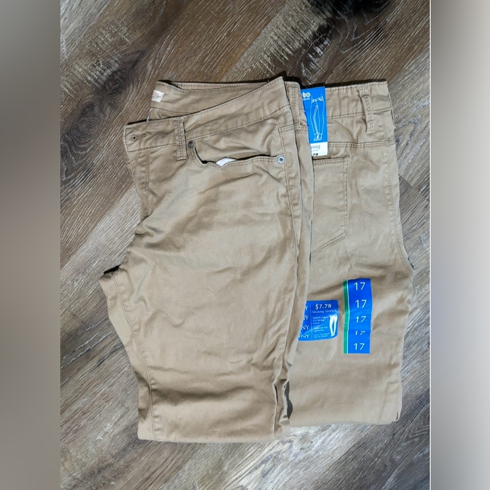 Khaki No Boundaries Women’s size 17